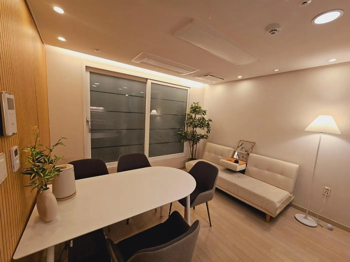 Modern House Apartment Seoul